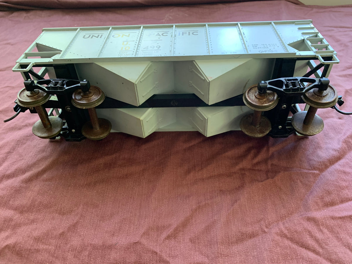 Price Reduced - 4 x Gauge / G-scale American Coal & Grain Hoppers
