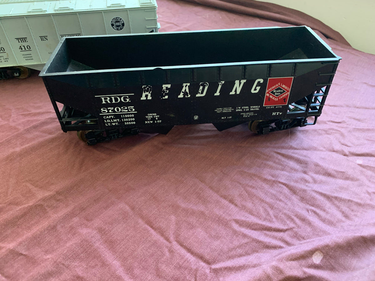 Price Reduced - 4 x Gauge / G-scale American Coal & Grain Hoppers