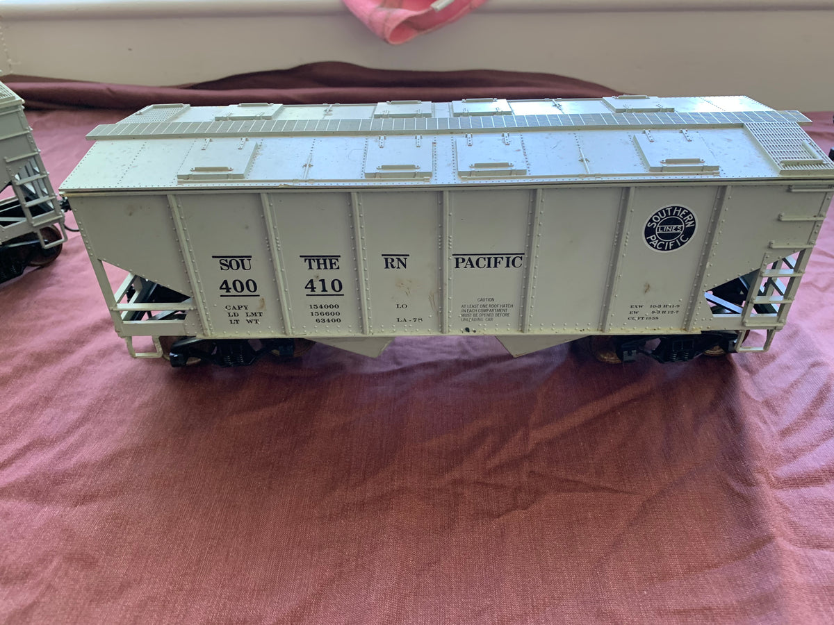 Price Reduced - 4 x Gauge / G-scale American Coal & Grain Hoppers